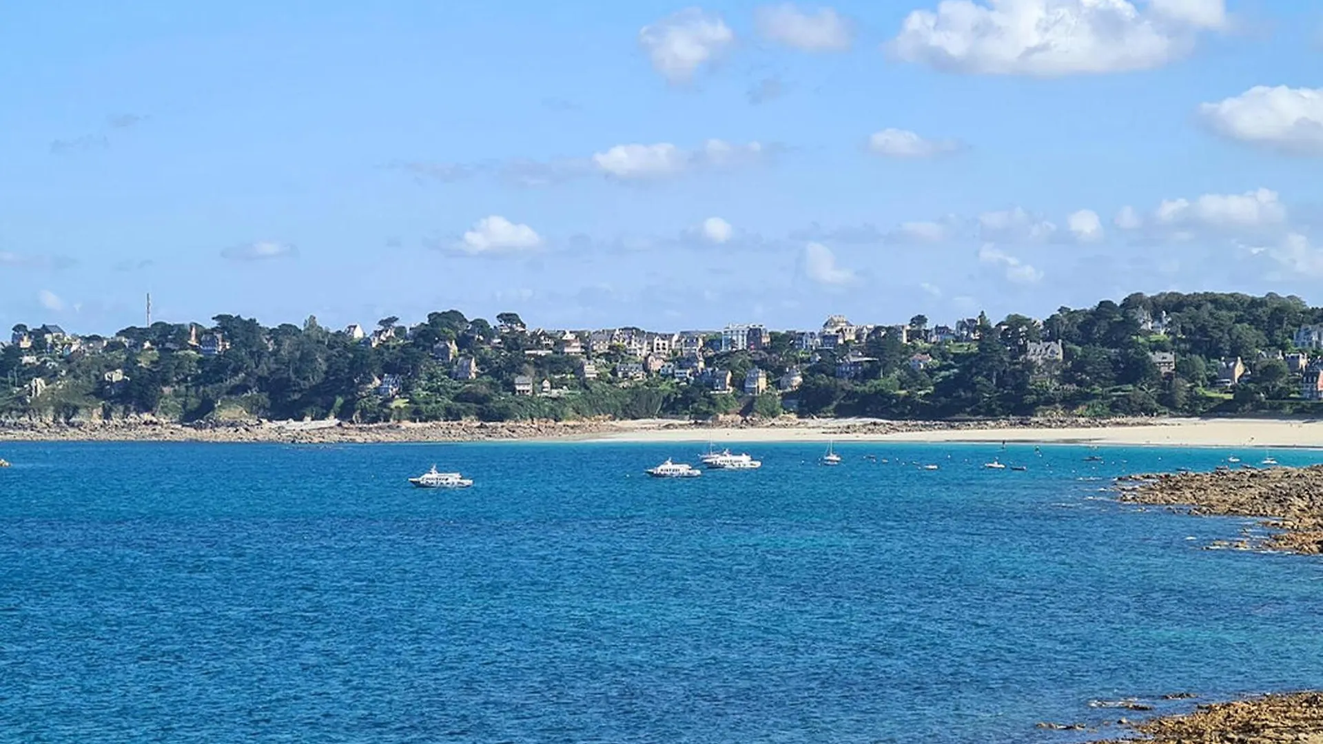 Nice Apartment In Perros-Guirec